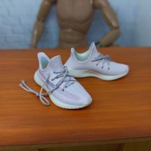 1/6 Sepatu Sneakers Yeezy Miniatur Pink