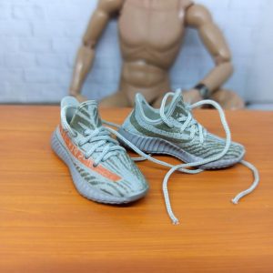 1/6 Sepatu Sneakers Yeezy Miniatur Gray Green