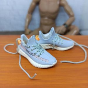 1/6 Sepatu Sneakers Yeezy Miniatur Gray Pink