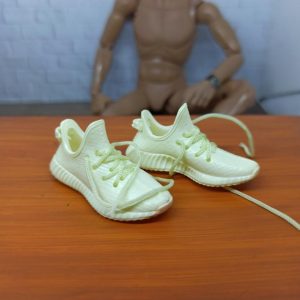 1/6 Sepatu Sneakers Yeezy Miniatur Yellow