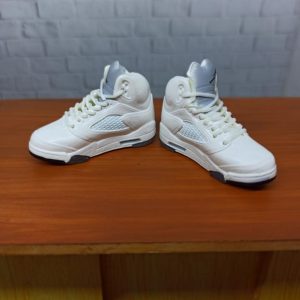 1/6 Sepatu Sneakers Nike Air Jordan 5 White Miniatur