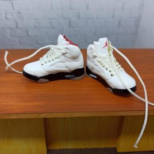 1/6 Sepatu Sneakers Nike Air Jordan 5 Miniatur