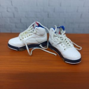 1/6 Sepatu Sneakers Nike Air Jordan 5 White Blue Miniatur