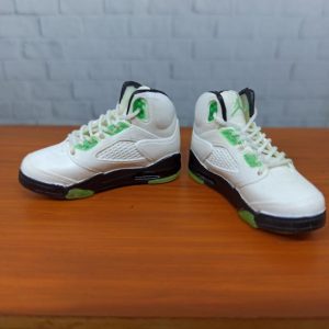 1/6 Sepatu Sneakers Nike Air Jordan 5 Quai 54 Miniatur