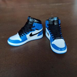 1/6 Sepatu Sneakers AJ1 white blue miniatur