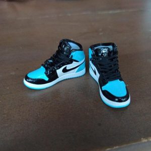 1/6 Sepatu Sneakers AJ1 white black tosca miniatur