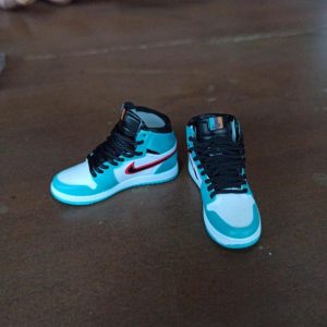 1/6 Sepatu Sneakers AJ1 white tosca black miniatur
