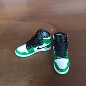 1/6 Sepatu Sneakers AJ1 white green miniatur
