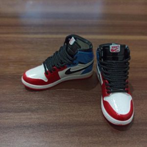 1/6 Sepatu Sneakers AJ1 high fearless miniatur