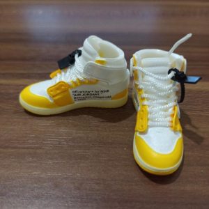 1/6 Sepatu Sneakers AJ1 off white yellow miniatur