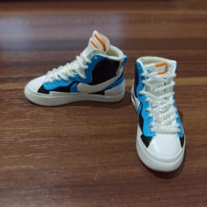 1/6 Sepatu Sneakers Nike Blazer x Sacai miniatur