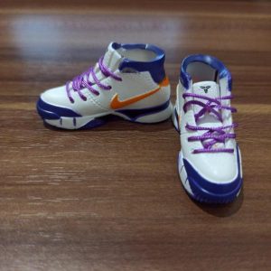 1/6 Sepatu Sneakers Nike Kobe 1 miniatur