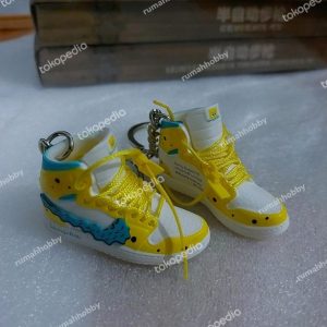 1/6 Sepatu Sneakers Nike Jordan 1 x Spongebob Miniature Figure